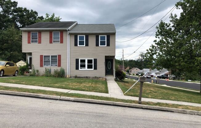 401 S. CENTER ST.  HANOVER, PA 17331 ***3-BEDROOM TOWNHOUSE***