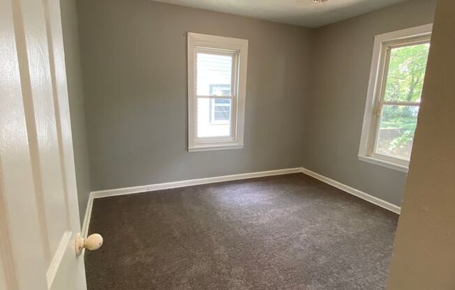 3 beds, 1 bath, $985