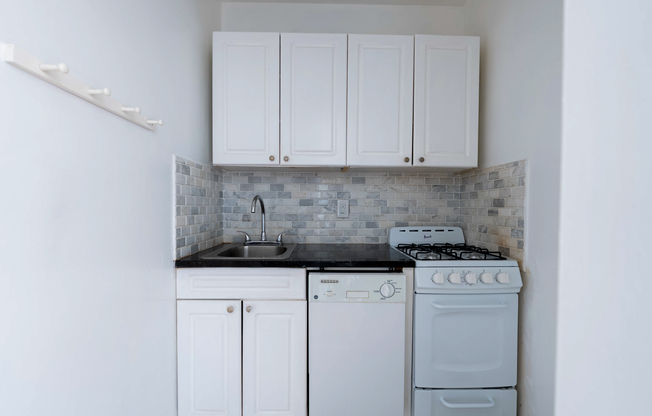 Studio, 1 bath, $3,350, Unit 6G
