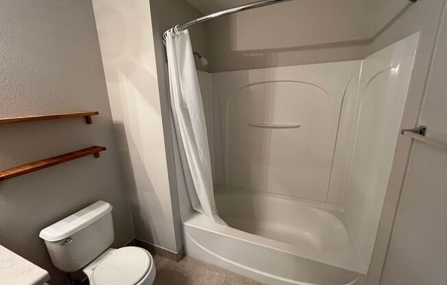 Large, Downstairs 2x2 Condo at Silver Creek, Washer & Dryer In Unit!