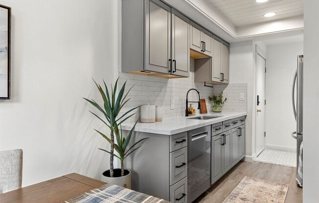 Modern 2BD/2BTH Condo for Lease Richmond Village Shoreline! *Small Pet Friendly*