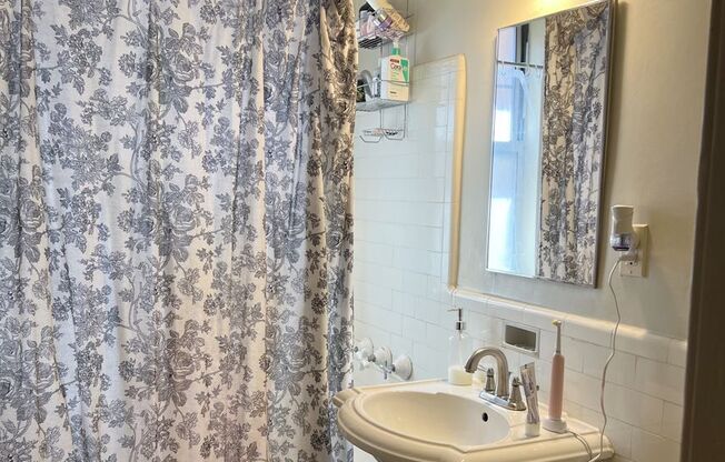 1 bed, 1 bath, 725 sqft, $1,400, Unit Apt. 4H