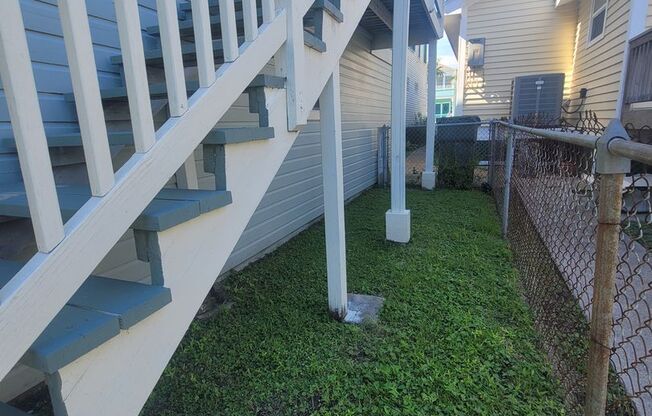 2 beds, 1 bath, $1,150