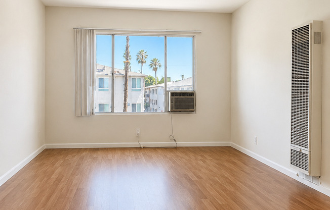 1001 N Curson Ave ( 7609 Romaine )