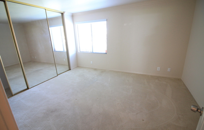 Spacious 1 Bd Condo in Scripps Ranch!