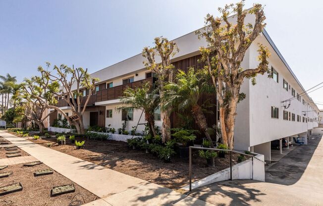 2 beds, 2 baths, 949 sqft, $3,375, Unit 21