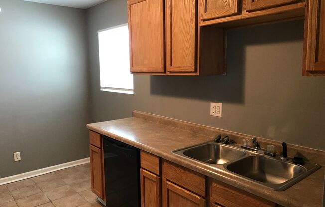 3 beds, 2 baths, $1,595