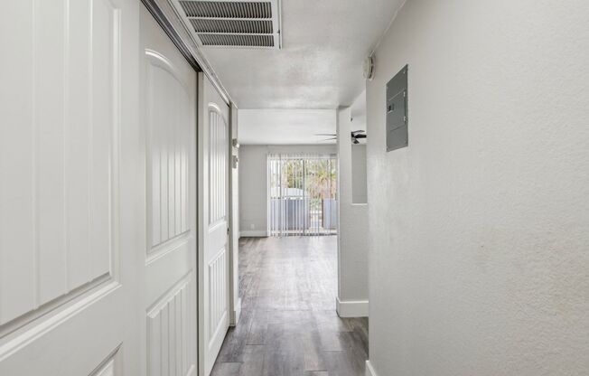 Studio, 1 bath, 400 sqft, $1,099, Unit A34