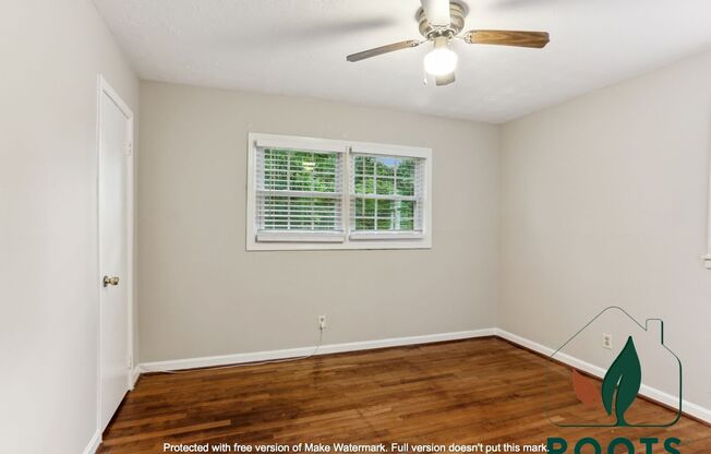 3 beds, 1 bath, $1,699, Unit 895 Scott Ln SW Unit A