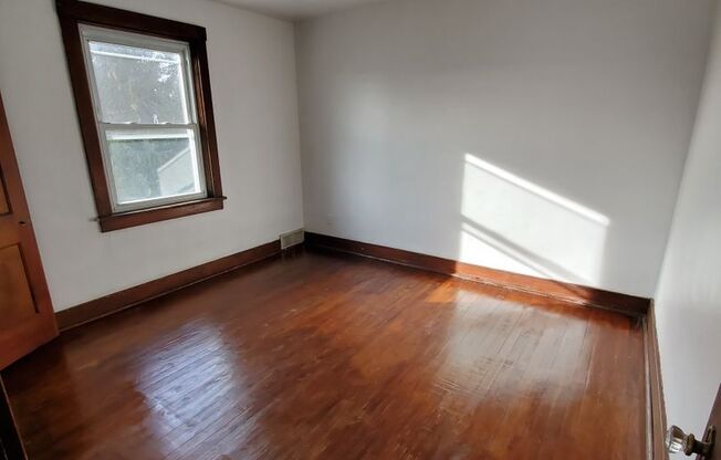 Available NOW! 3 Bedroom home with fenced in yard!