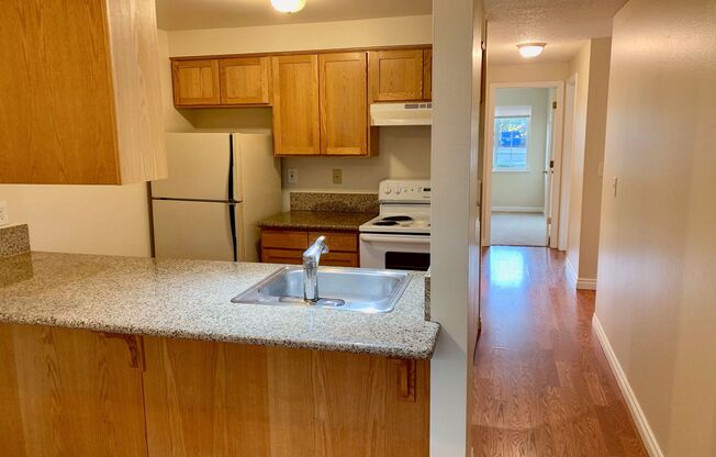 2 beds, 1 bath, 900 sqft, $1,325, Unit 10