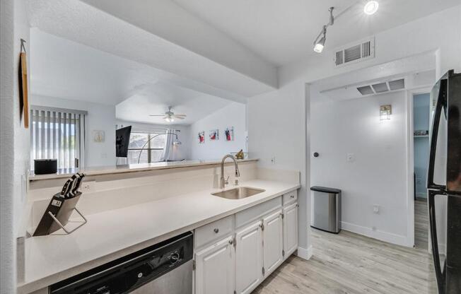 2 beds, 2 baths, 1,049 sqft, $2,600