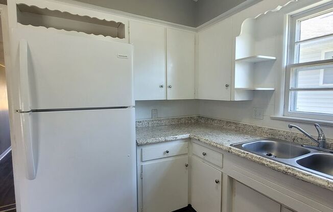 3 beds, 1 bath, $1,095