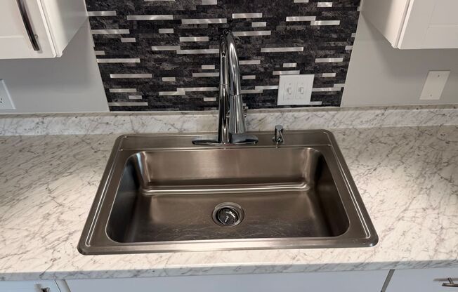 2 beds, 1 bath, 855 sqft, $1,049, Unit 3338-23