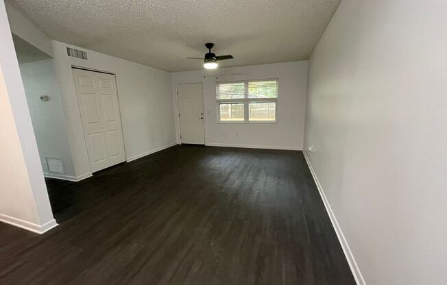 2 beds, 1 bath, 716 sqft, $1,150, Unit 145