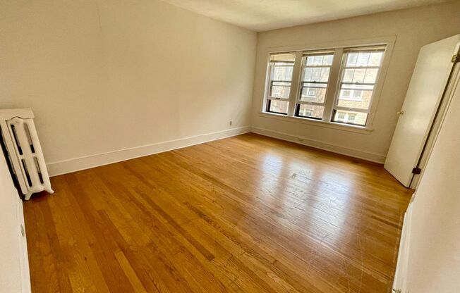 1 bed, 1 bath, $1,095, Unit 11