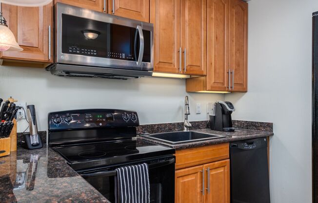 Just landing in the East Bay? Fully Furnished Resort 1 Bdrm. condo available on a short or long term basis