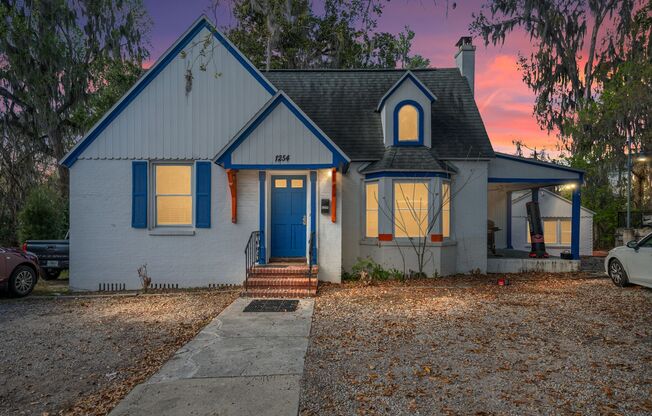 1254 SW 9th Rd - Walk to UF, Shands and Sorority Row