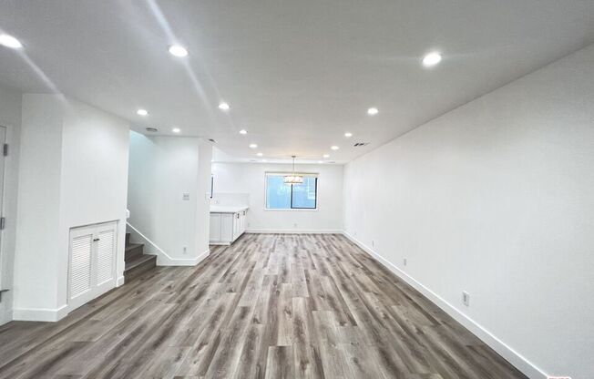 1226 N KINGS RD