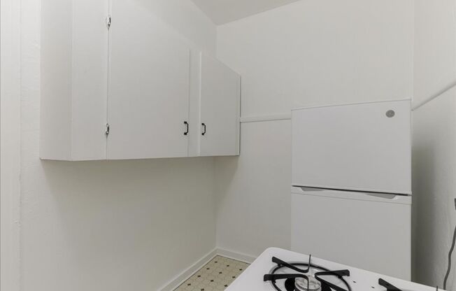 Studio, 1 bath, 332 sqft, $925, Unit 308