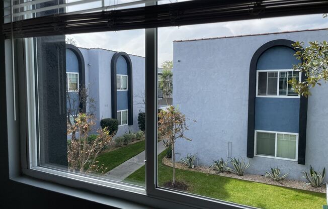 2 beds, 1 bath, 890 sqft, $2,795, Unit 0032