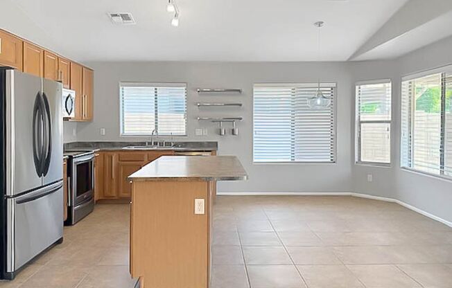 Solar makes this 4bedroom Goodyear home a bargain!