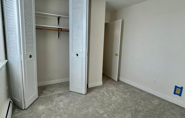 2 beds, 1 bath, $1,295, Unit 302