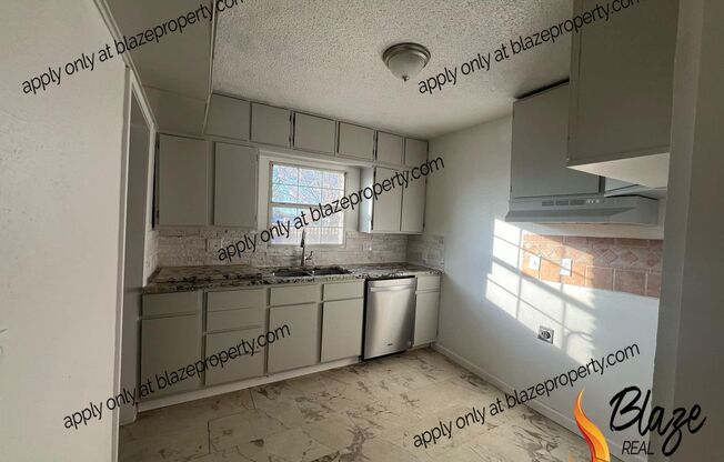 2 beds, 1 bath, 900 sqft, $975, Unit 527-B