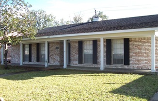 Charming 4/2.5 in Post Oak Manor!