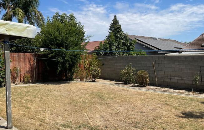 Spacious 4 Bed, 2 Bath Home in The Seasons Neighborhood, SW Bakersfield