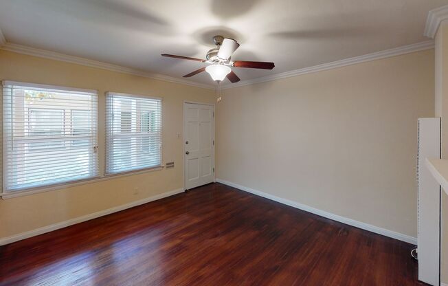 Adams Apartments...Newly Remodeled 1 Bedroom Apartment Available! CALL NOW!