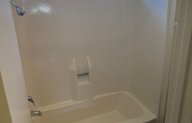 1 bed, 1 bath, $1,700, Unit 205