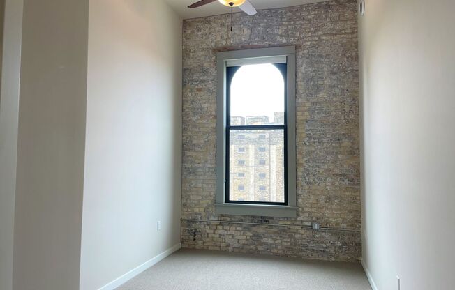 1 bed, 1 bath, 687 sqft, $1,620, Unit Cream City Lofts-408