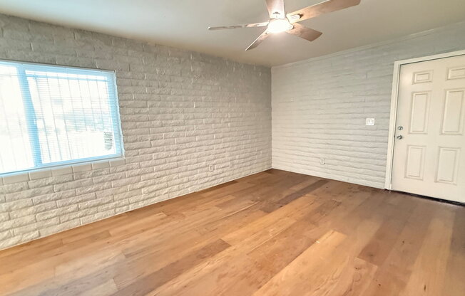 1122 S MCCLINTOCK DR