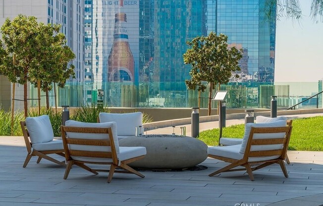 1 bed, 2 baths, 780 sqft, $3,300, Unit 2501