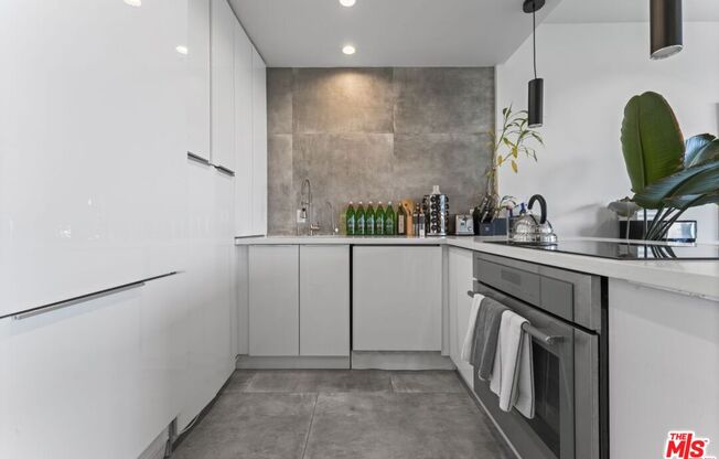 1 bed, 2 baths, 893 sqft, $4,999, Unit 1905