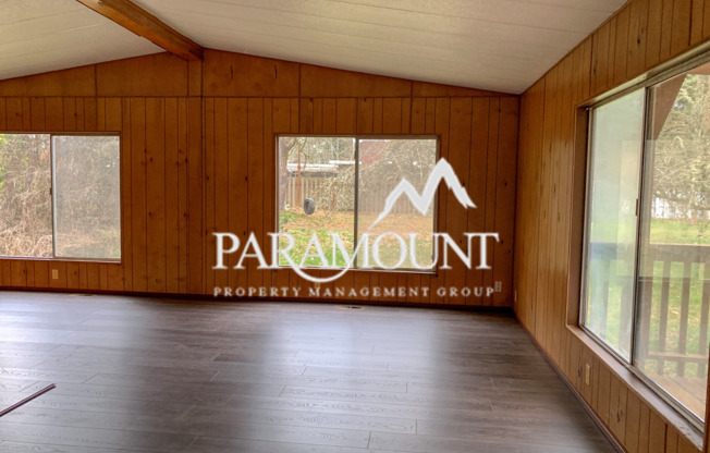 Cozy 2 Bed 1 Bath in Port Orchard!