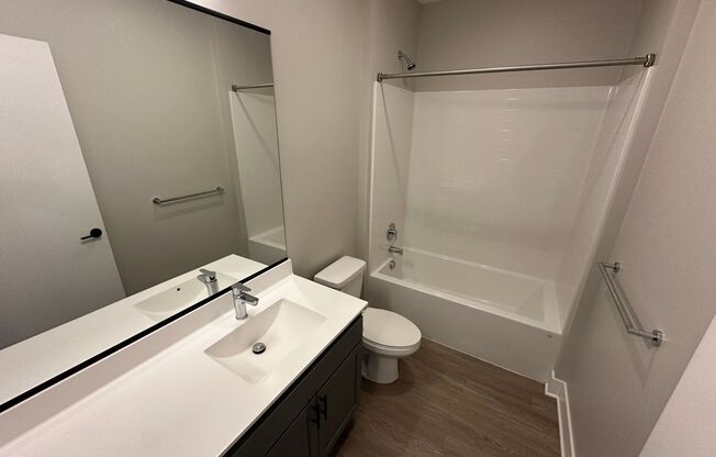 1 bed, 1 bath, 555 sqft, $1,470, Unit 119