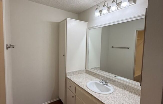 1 bed, 1 bath, 716 sqft, $2,100, Unit F006