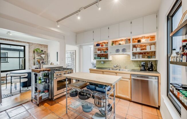 Charming 2BR House in Denver