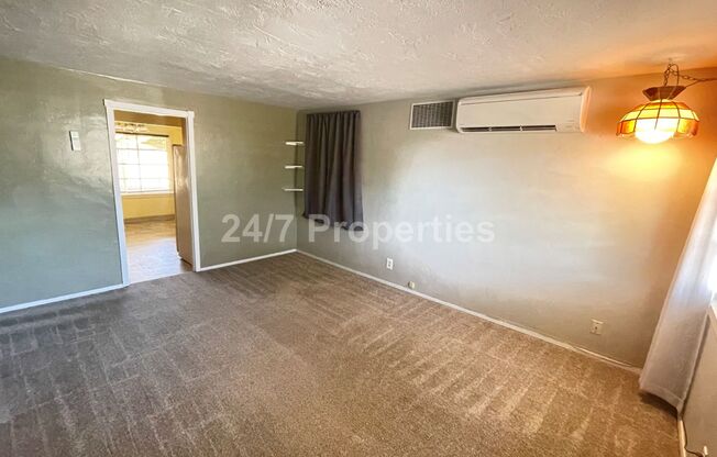 Charming 2 BD | 1 BA Home w/ Large Backyard - Hillsboro
