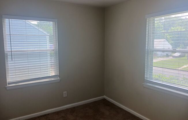 Newly refreshed 2bdr/1bdt house in Kansas City, KS