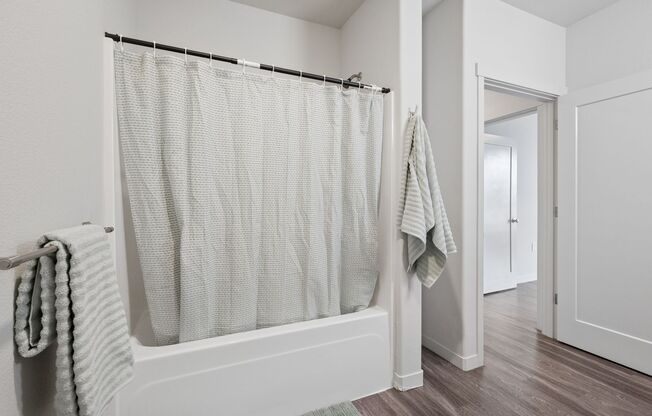 3 beds, 2 baths, 1,183 sqft, $1,925, Unit 404