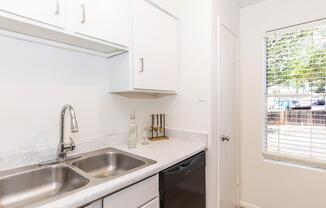2 beds, 1 bath, 780 sqft, $999