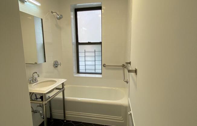 Studio, 1 bath, $2,550, Unit 1-H