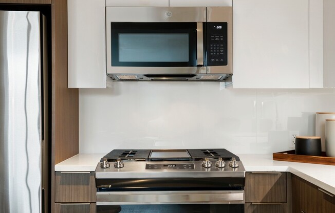 1 bed, 1 bath, $3,690, Unit 811N