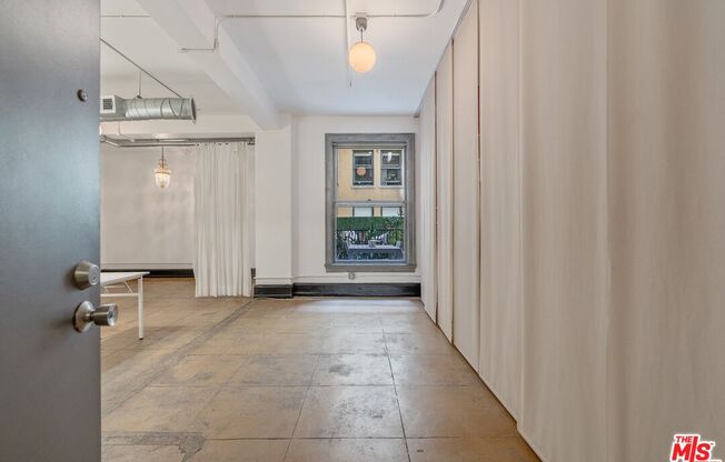 Studio, 1 bath, 790 sqft, $2,200, Unit 204