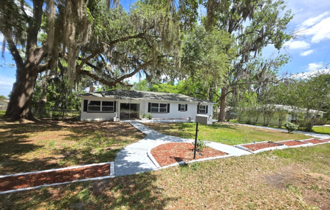 2827 SE 2 ST