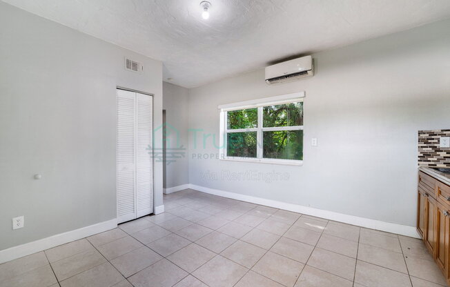 1136 NE 167 ST