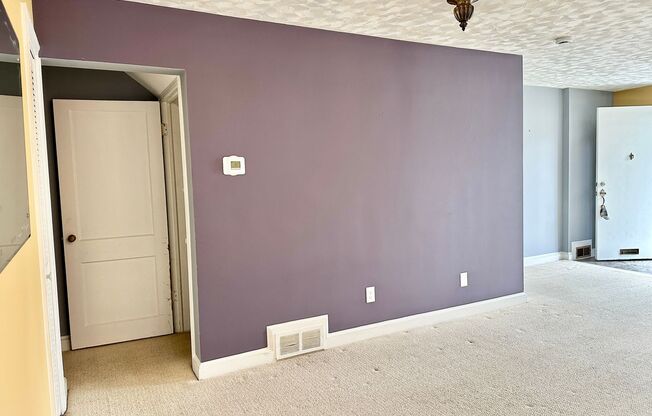 Charming 3-bedroom, 1.5-bathroom! Pets Welcome! Parking!